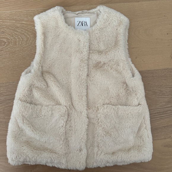 Zara Kids Faux Fur Vest with Snap button Closure size 8-9 - Picture 7 of 11